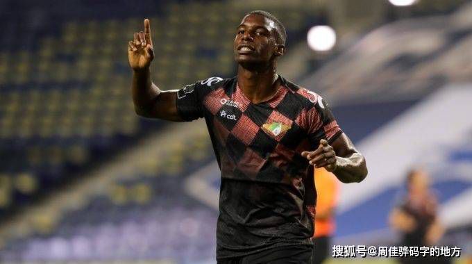 曼联过去8次做客安菲尔德无一胜绩，得失球比为1-18，有消息人士称，如果滕哈赫在这里遭遇三连败，他的受信任程度将进一步下滑。